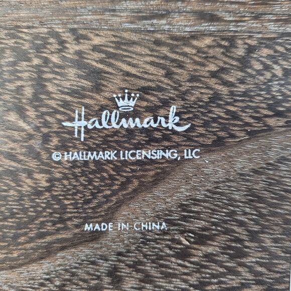 NWT Hallmark Faux Wood Tray with 3 Red Glass Snowflake Tealight Holders - Picture 9 of 11